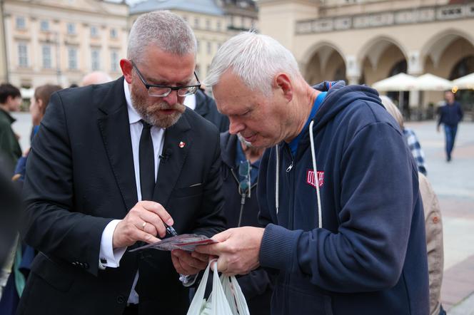 Tak wyglądała wizyta Grzegorza Brauna w Krakowie