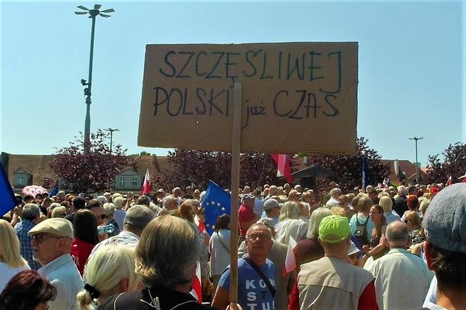 Manifestacja 4 czerwca na placu Solidarności w Szczecinie