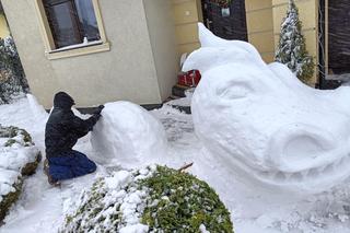 Śnieżne rzeźby DJ Larry'ego