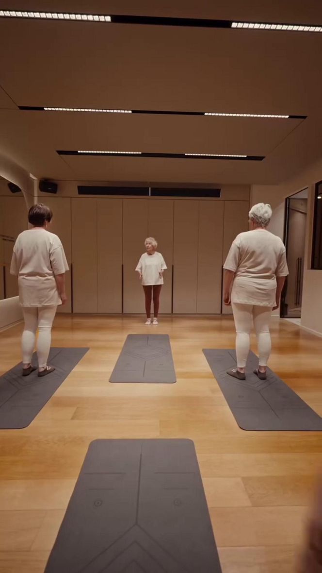 Ma 102 lata i uczy jogi! Jej nazwisko zwraca uwagę Polaków