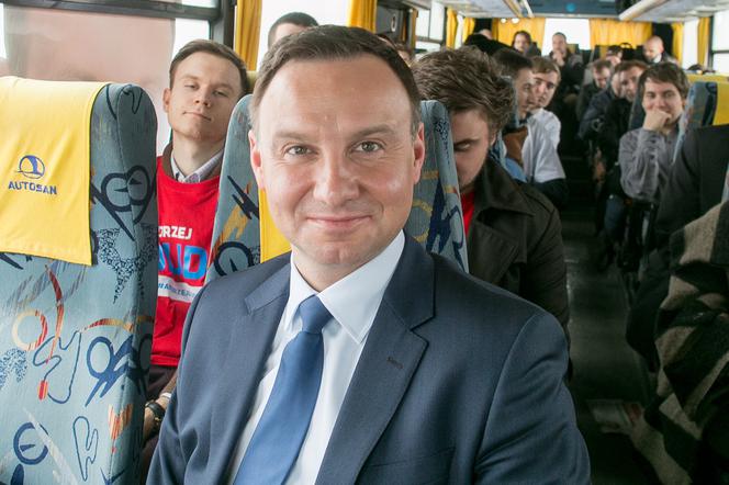 Oni prowadzili kampanię z autobusów