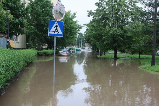 Wielka woda wdzierała się do domów. 14 lat temu Kraków i Małopolska walczyły z powodzią