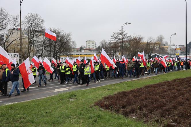 Protest rolników 20 marca w Lublinie. Przeszli ulicami miasta pod LUW
