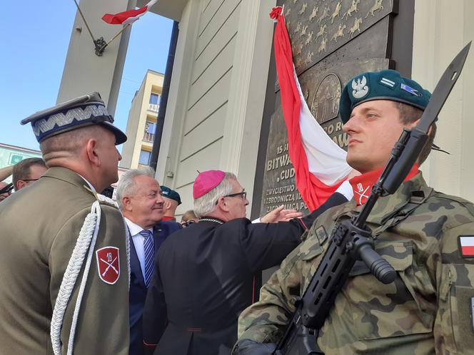 Odsłonięcie tablicy upamiętniającej 100-lecie Cudu nad Wisłą