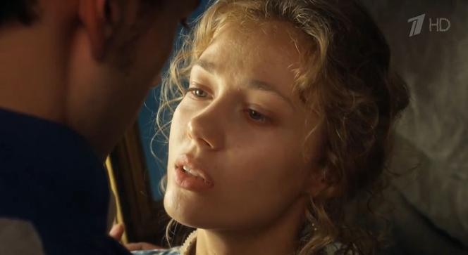 	Cena wolności. Polina (Tatjana Babienkowa), Dymitr (Artem Kryłow)