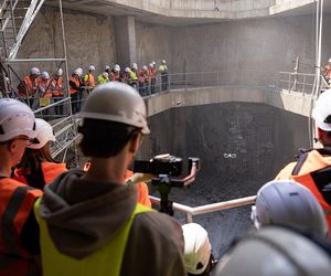 Koniec drążenia tuneli metra M2! Tarcza Krystyna dotarła na Bemowo