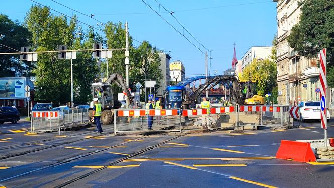 Poranny armagedon na Grabiszyńskiej we Wrocławiu. Ludzie jadą do pracy i szkoły, a tu remonty