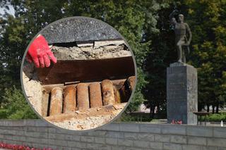 Kraśnik: Tajemnicze tuby znalezione pod pomnikiem. To ludzkie szczątki?