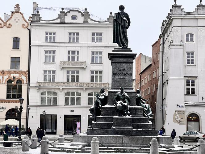Rynek Główny w Krakowie - pomnik Mickiewicza