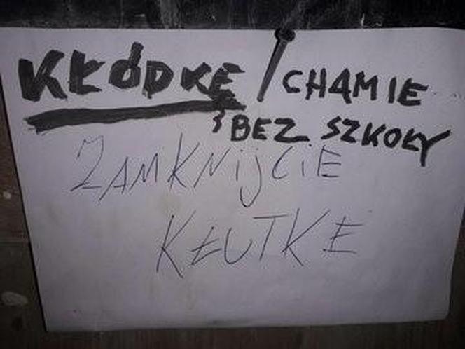 Ogłoszenia na klatkach schodowych