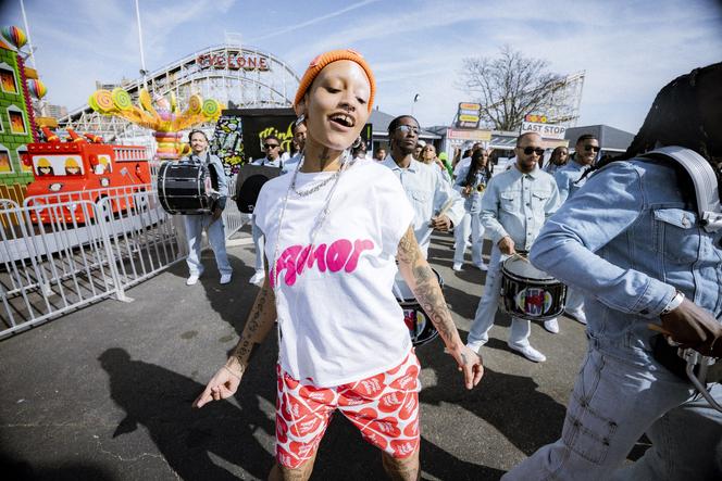 GUESS Originals x J Balvin Amor