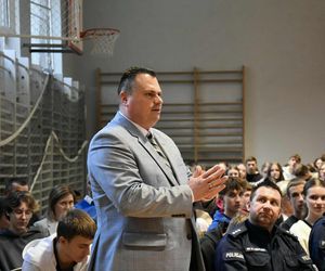 Dominik Dąbrowski spotkał się z młodzieżą III LO w Grudziądzu cz. I