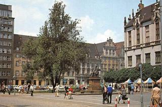 Lata 1980-1985 , Pomnik Aleksandra hr. Fredry i Drzewo Przyjaźni Polsko-Czechosłowackiej