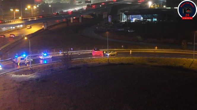 Matka nie żyje, w aucie dzieci. Śmiertelne dachowanie w Warszawie