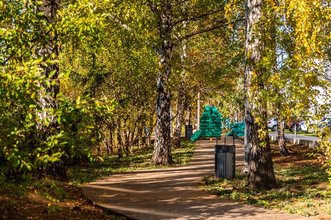 Park linearny na Służewcu w Warszawie pod koniec budowy