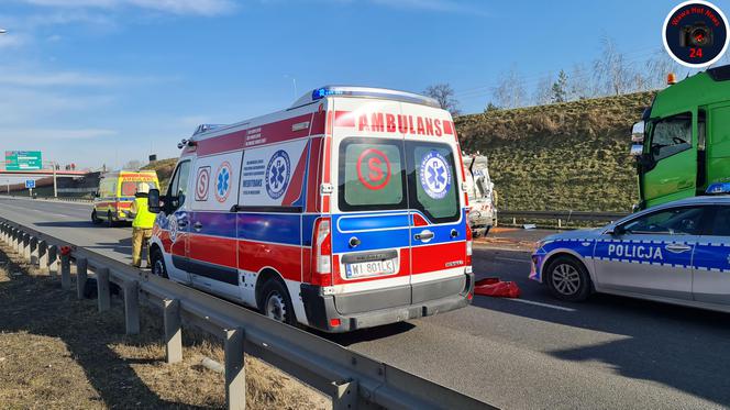 Zderzenie busa z cysterną. Ekspresówka całkowicie zablokowana