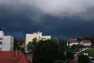 Niebezpieczne burze i alert trzeciego stopnia na Dolnym Śląsku. Tak to wygląda z Waszych okien [ZDJĘCIA]