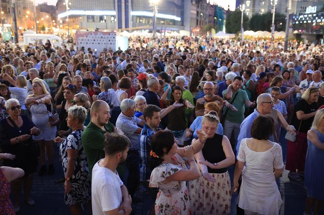 Potańcówka przed Teatrem Śląskim w Katowicach (09.08)