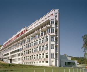 Szkoła architektury w modernistycznym sanatorium