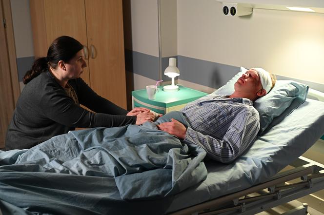 Na Wspólnej, odcinek 3671: Oskar (Maciej Kosiacki), Jaworska (Emilia Michalska)