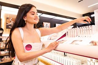 O tym warto głośno mówić. Sephora przekaże 100 proc. dochody ze sprzedaży kosmetyków Seleny Gomez na rzecz funduszu RARE IMPACT FUND