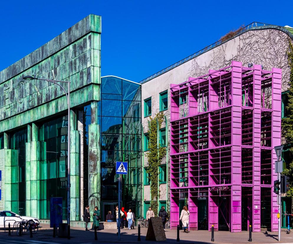 Biblioteka Uniwersytecka w Warszawie - zdjęcia. Zobacz postmodernistyczną ikonę, którą kiedyś uznawano za kicz