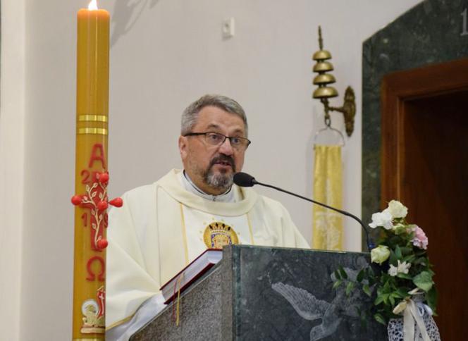 Ksiądz zamienił cmentarz na park, żeby wierni odwiedzili groby