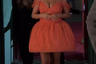 Wydekoltowana Edyta Górniak na balu dla milionerów