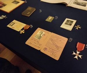 Wojenne pamiatki po Antonim Firleju w Muzuem Okręgowym w Lesznie. Był żołnierzem Dywizji Generała Maczka