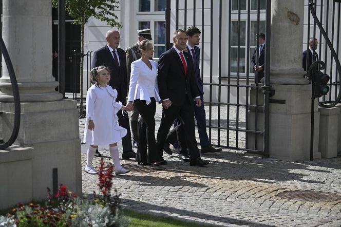  Kasia Nawrocka na biało czekała na rodziców 