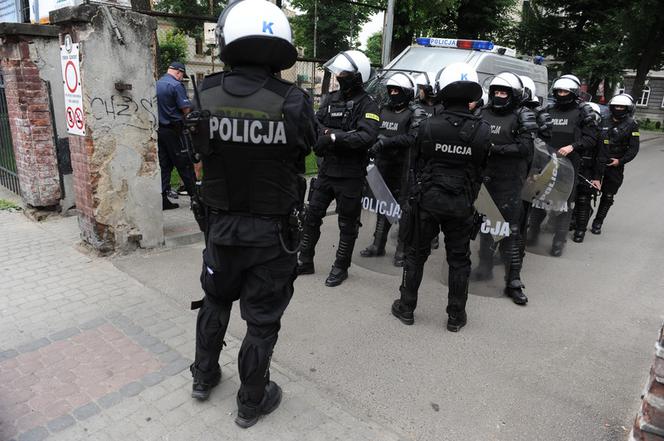 Policja - grupa policjantów