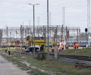 Kontrolowane zderzenie pociągu z osobówką