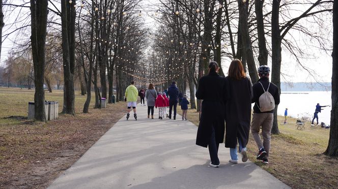 Wiosna rozgościła się w Lublinie! Mieszkańcy tłumnie ruszyli w niedzielę nad Zalew Zemborzycki, który otworzył Edward Gierek