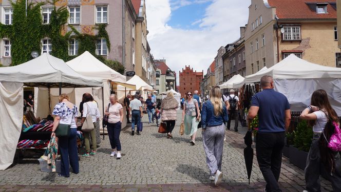 Dni Olsztyna 2025. Dziesiątki wystawców i setki olsztynian na Jarmarku Jakubowym