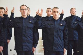 Nowi policjanci na Podkarpaciu. 5 policjantek i 12 policjantów złożyło ślubowanie [FOTO]