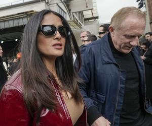 Salma Hayek pokazała niepublikowane zdjęcia ze ślubu. Tak wyglądała 15 lat temu. Wow!