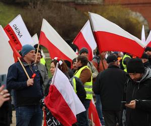 Protest rolników 20 marca w Lublinie. Przeszli ulicami miasta pod LUW