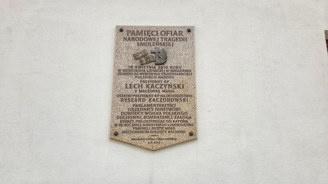 Lublin: Tablica upamiętniająca ofiary katastrofy smoleńskiej