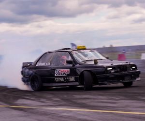 SkillZone Festiwal - motoryzacyjne emocje na lotnisku w Mielcu