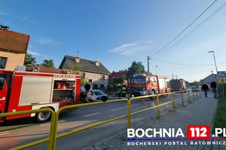 Brzeźnica. 24-letni kierowca bmw roztrzaskał się na dwóch ogrodzeniach