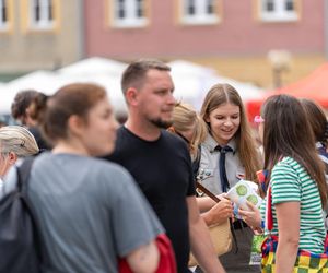  Tłumy na Starym Mieście w Olsztynie. Tak mieszkańcy świętowali Dzień Dziecka