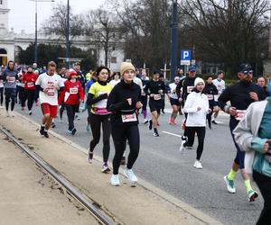 Bieg na Piątkę 2024, Warszawa - zdjęcia. Biegłeś? Szukaj się w galerii!