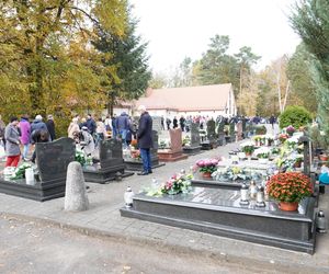 Tłumy na cmentarzu na Miłostowie