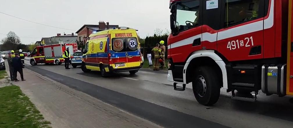 Wręczyca Wielka: 16-latek potrącony, gdy wysiadał z samochodu. Trafił do szpitala