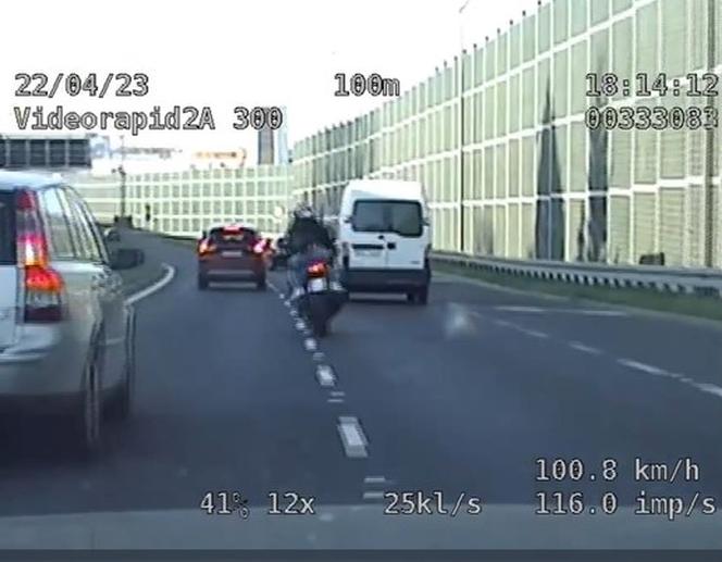 32-latek musi zapłacić gigantyczny mandat. Uciekał motocyklem przed policyjnym patrolem przez trzy miasta