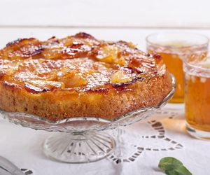 Odwrócone ciasto z jabłkami i karmelem. Pysznie smakuje i poprawia humor