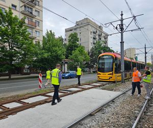 Wielka ofensywa Tramwajów Warszawskich. Tramwajarze remontują i budują jak szaleni
