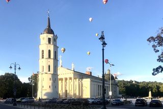 Gdzie pojechać na majówkę za granicę samochodem? Ta europejska stolica zachwyca historią i smakiem, a droga zajmie tylko kilka godzin. Oto co zobaczyć podczas długiego weekendu w Wilnie