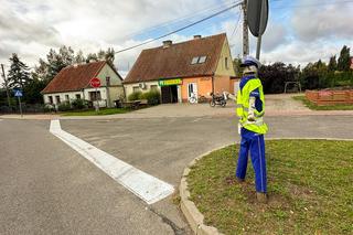 Porządku na drodze pilnuje stróż prawa z drewna