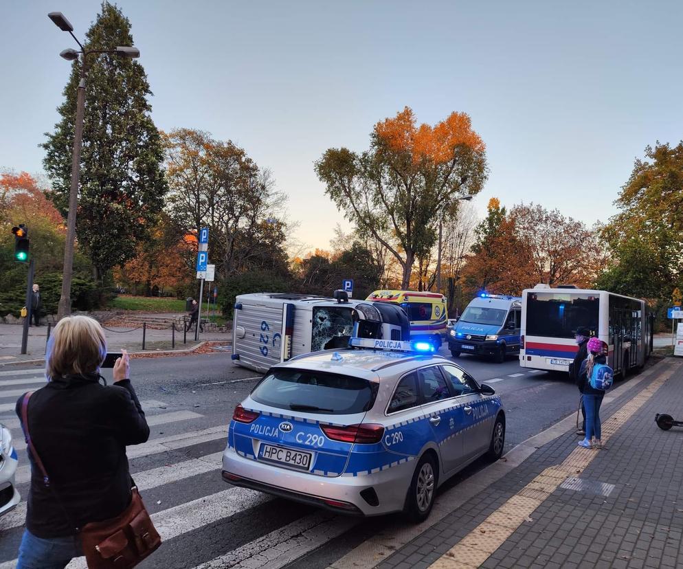 Policyjny radiowóz zderzył się z osobówką